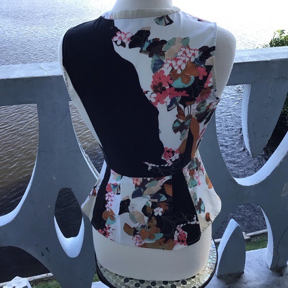3.1 Phillip Lim Sleeveless Floral Peplum Zip and Hook Front Closure Blouse - Picture 5 of 13